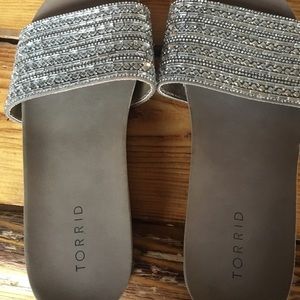 New torrid sandals is size 8W bling flip flops